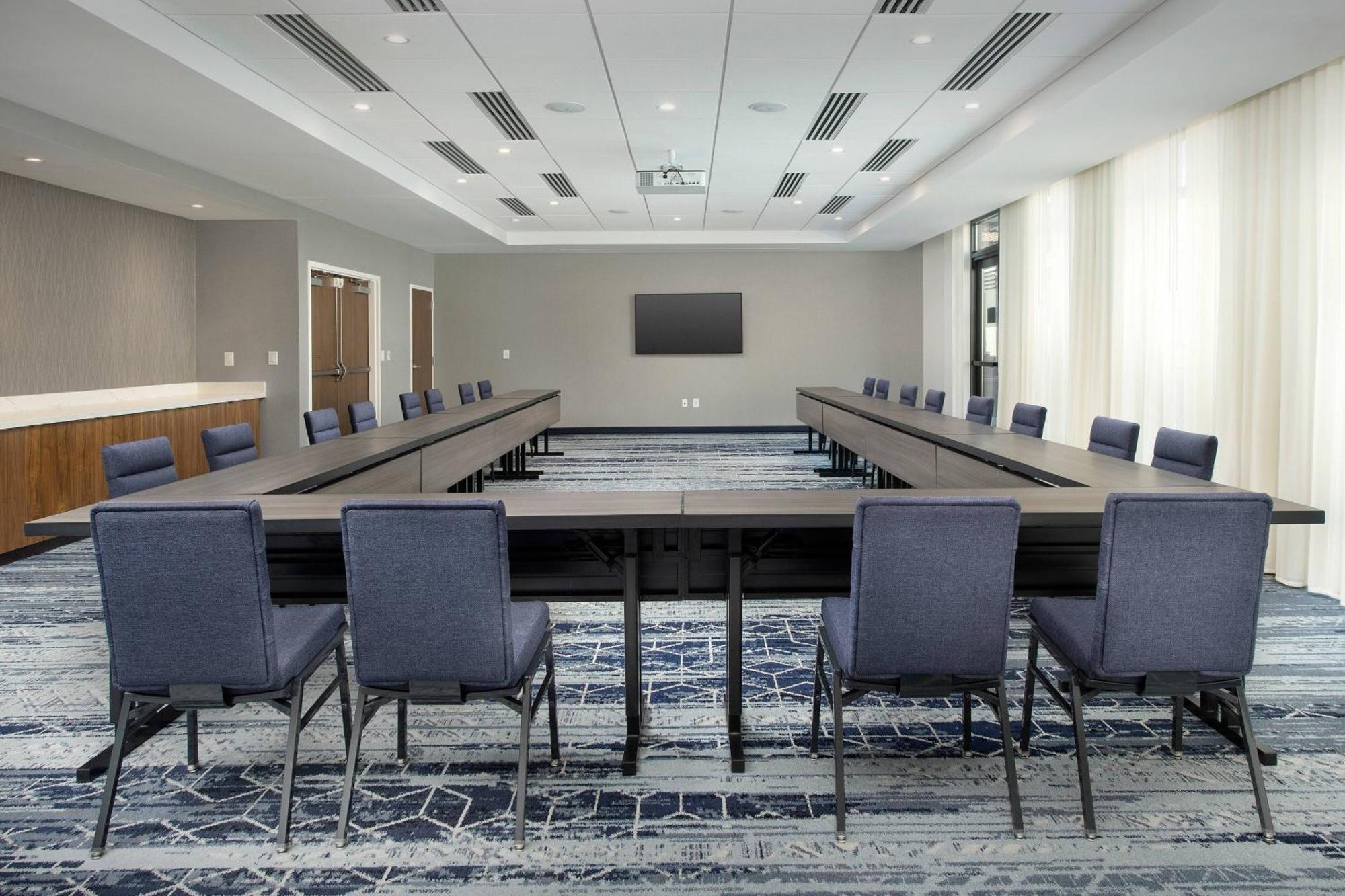 فندق Courtyard By Marriott Indianapolis بلينفيلد المظهر الخارجي الصورة