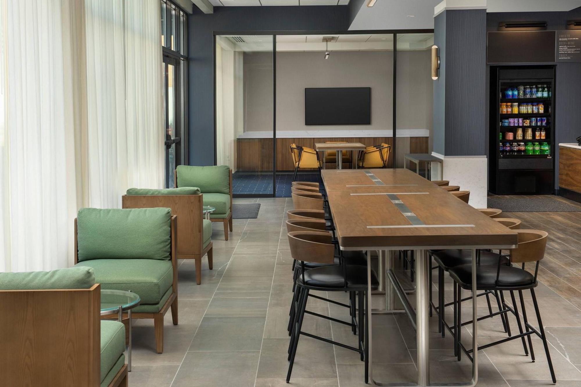 فندق Courtyard By Marriott Indianapolis بلينفيلد المظهر الخارجي الصورة